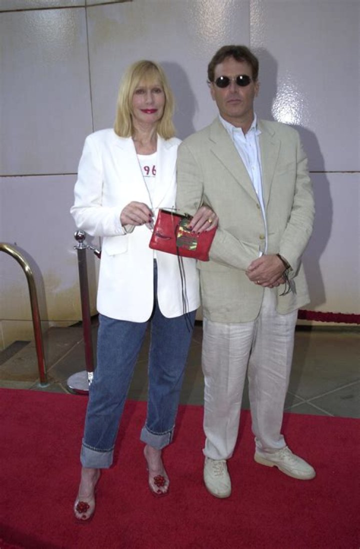 Unveiling Sally Kellerman's Net Worth: Uncovering Financial Insights
